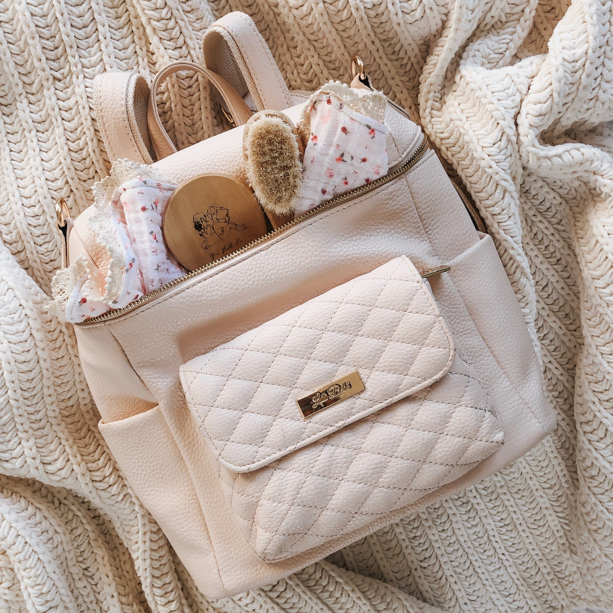 Mom Hacks for Outings – What to Keep in Your Bag for Every Trip
