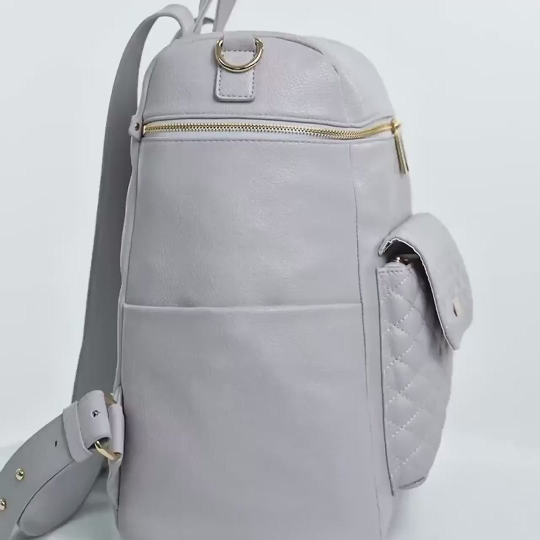 Video showing Luli Bebe diaper bag style and color options