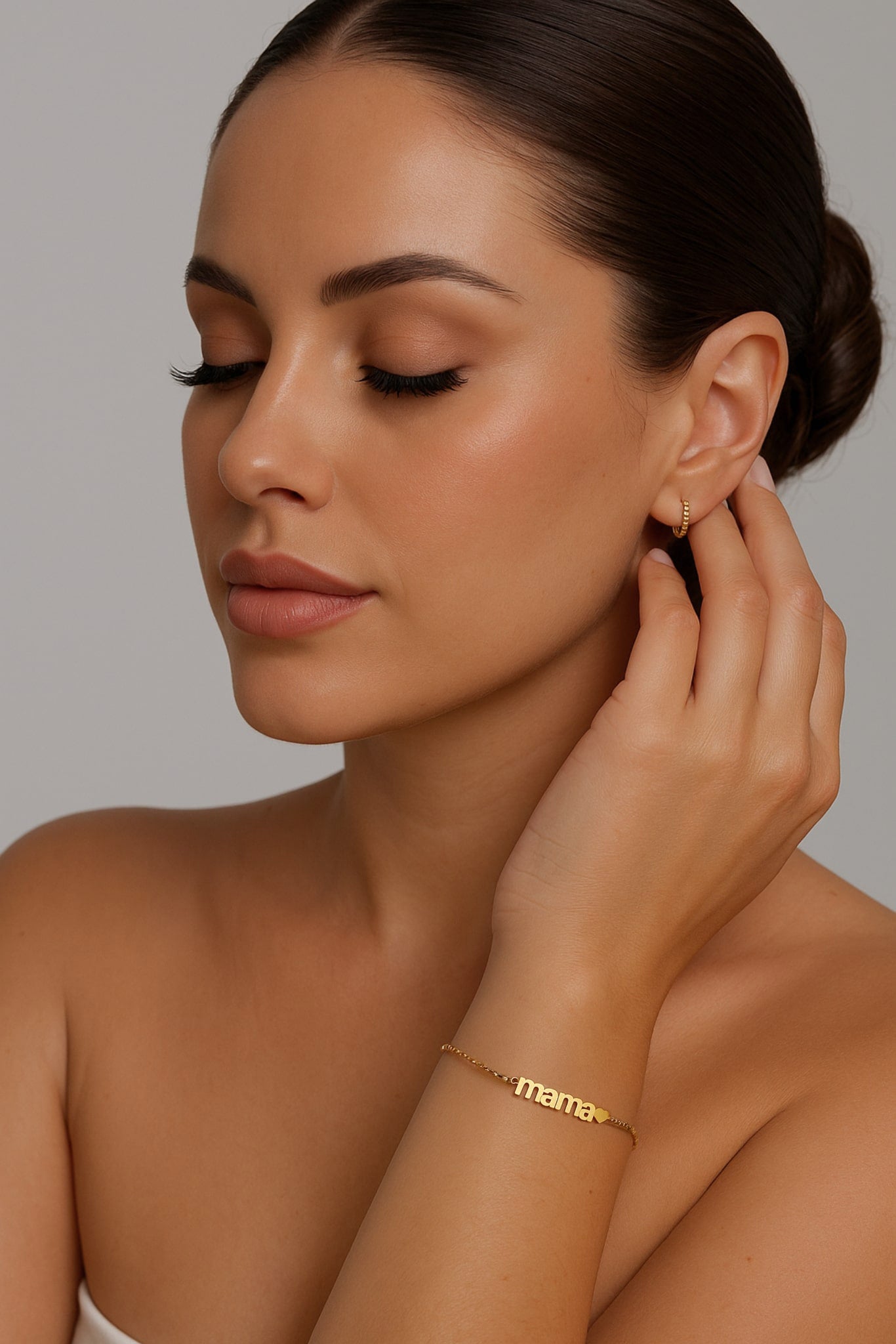 “Mama” Bracelet – 18k Gold Plated Stainless Steel